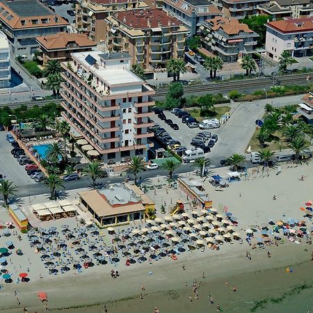 Hotel Cristal Cupra Marittima Ngoại thất bức ảnh