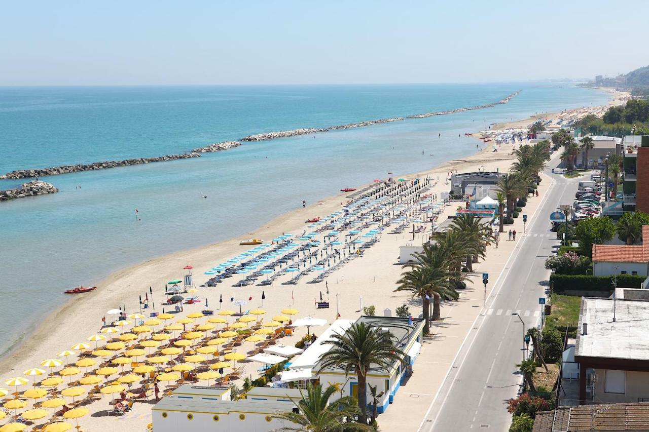 Hotel Cristal Cupra Marittima Ngoại thất bức ảnh