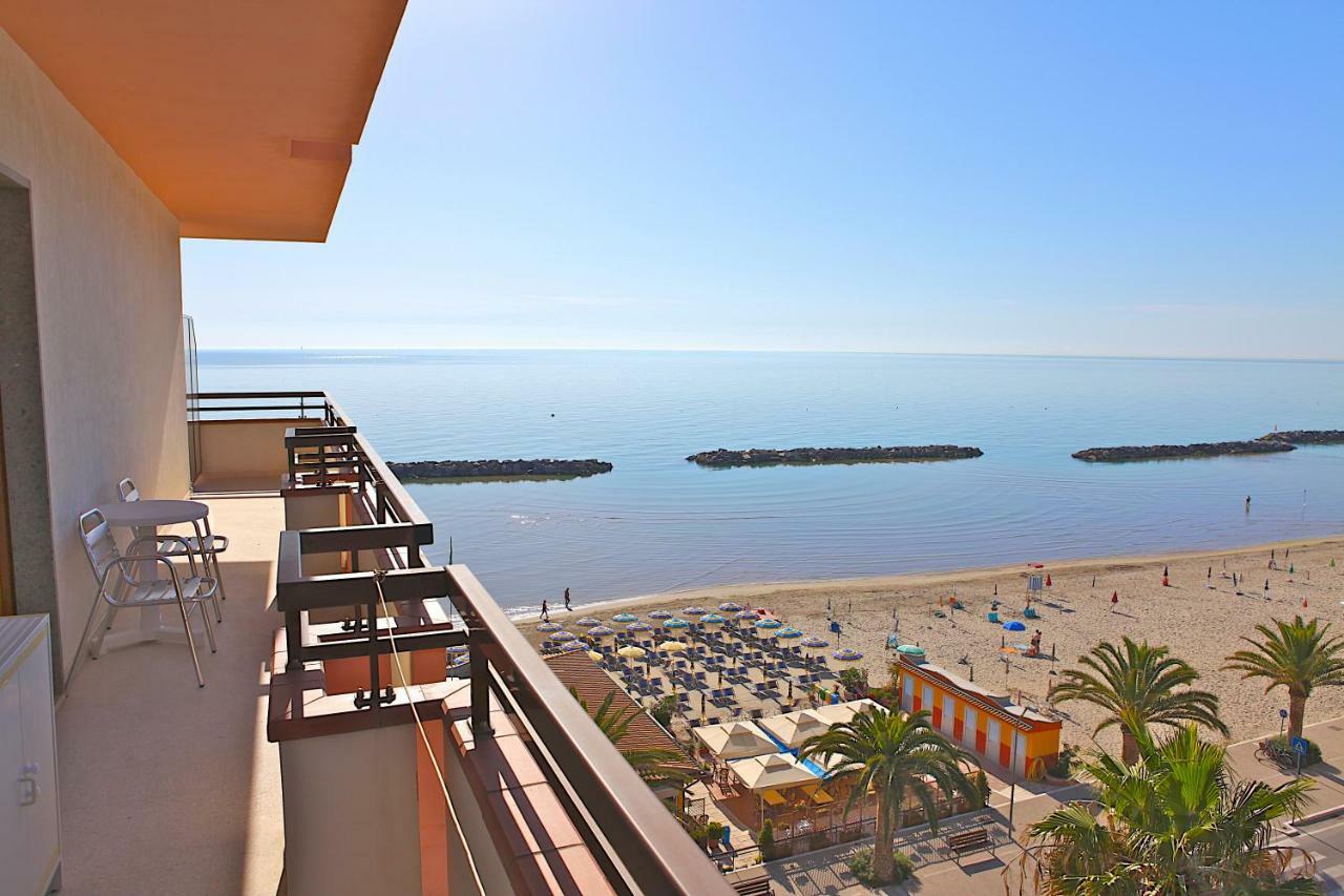 Hotel Cristal Cupra Marittima Ngoại thất bức ảnh