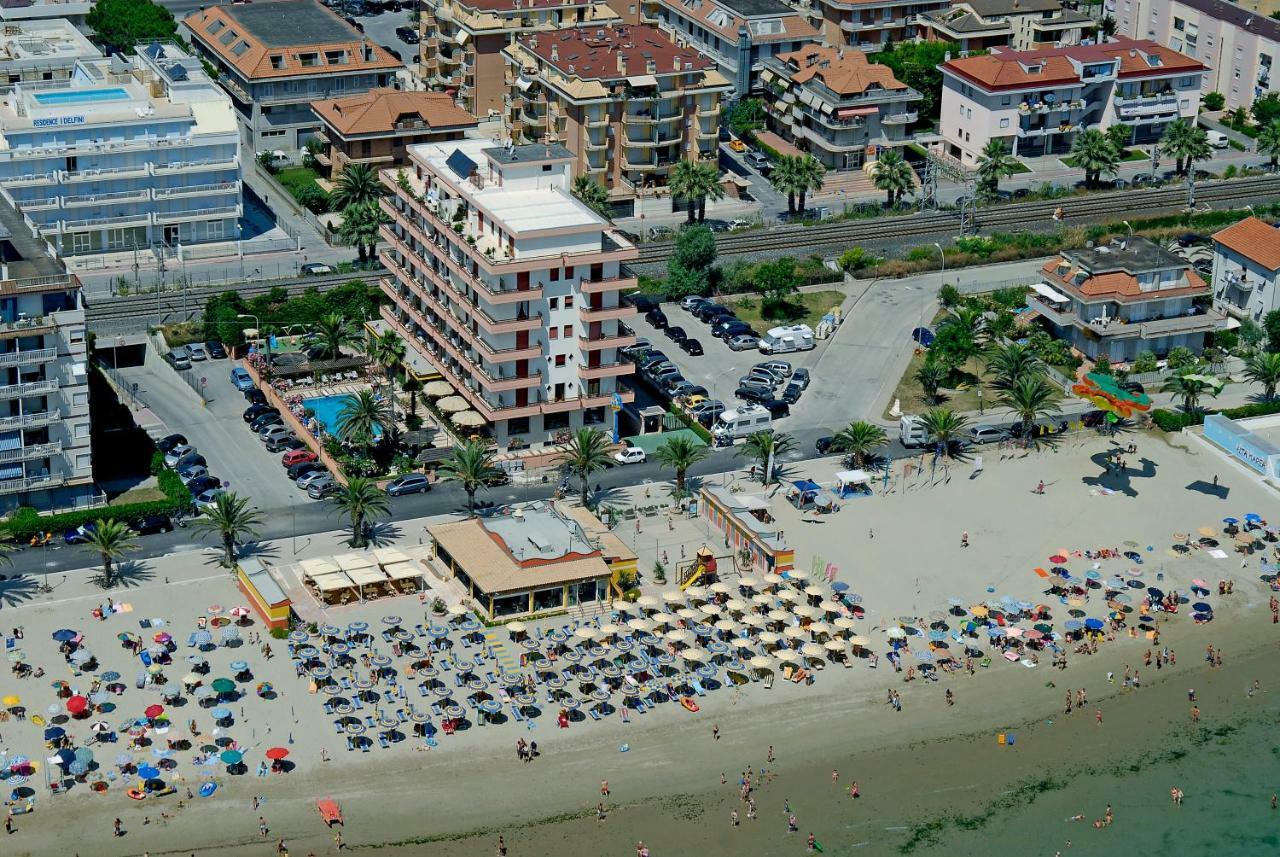 Hotel Cristal Cupra Marittima Ngoại thất bức ảnh